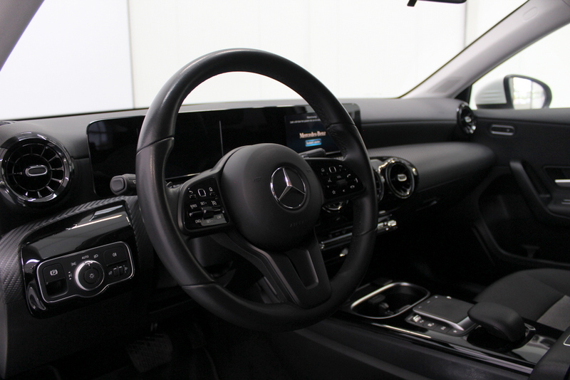 Mercedes-Benz A-Klasse Mercedes-Benz A-klasse 200 Premium Plus 164PK, RIJKLAAR | AUTOMAAT | 18″LM-VELGEN | STOELVERWARMING | NAVIGATIE | CRUISE