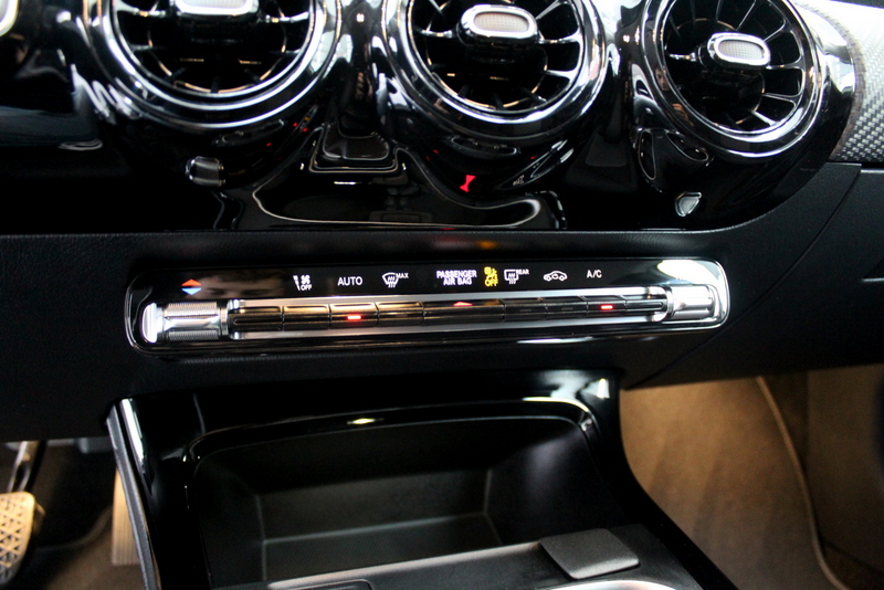 Mercedes-Benz A-Klasse Mercedes-Benz A-klasse 200 Premium Plus 164PK, RIJKLAAR | AUTOMAAT | 18″LM-VELGEN | STOELVERWARMING | NAVIGATIE | CRUISE