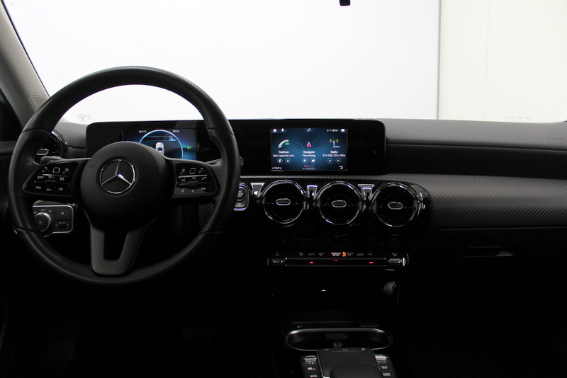 Mercedes-Benz A-Klasse Mercedes-Benz A-klasse 200 Premium Plus 164PK, RIJKLAAR | AUTOMAAT | 18″LM-VELGEN | STOELVERWARMING | NAVIGATIE | CRUISE