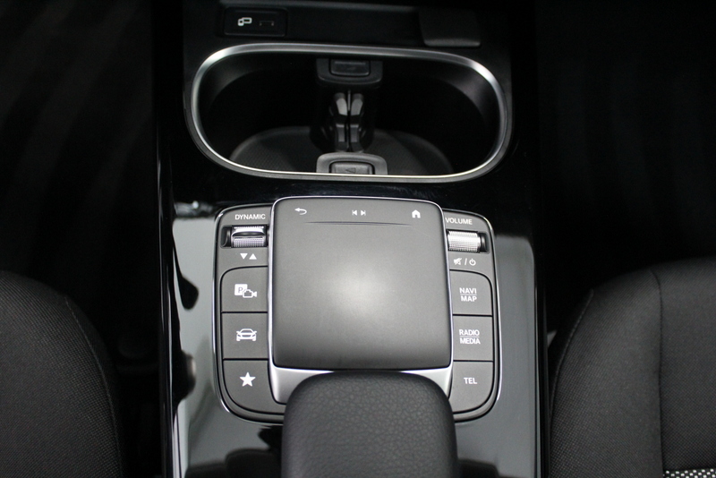 Mercedes-Benz A-Klasse Mercedes-Benz A-klasse 200 Premium Plus 164PK, RIJKLAAR | AUTOMAAT | 18″LM-VELGEN | STOELVERWARMING | NAVIGATIE | CRUISE