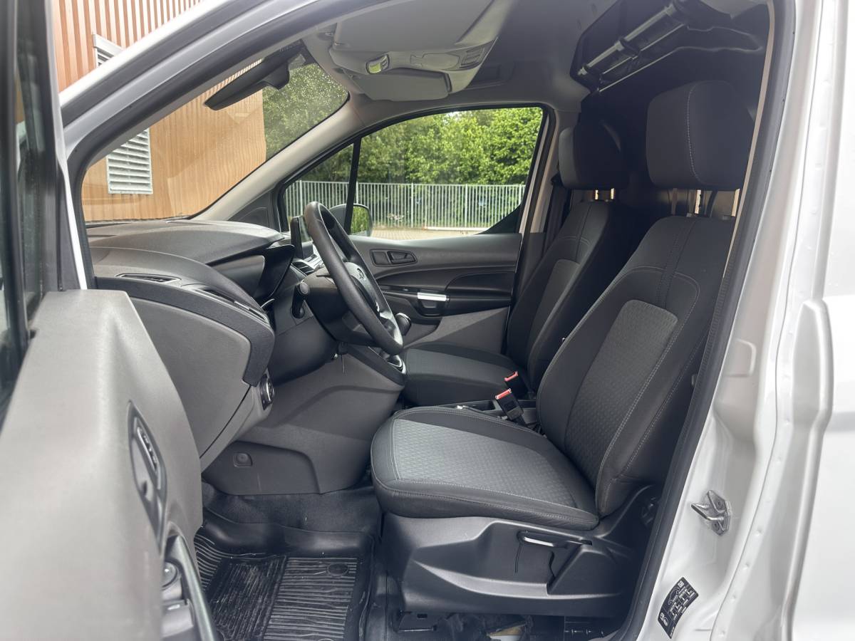 Ford Transit Connect Ford Transit Connect 1.5 EcoBlue L2 Trend | Apple Carplay | Android Auto | Parkeersensoren Achter | Airconditioning | Centrale Deurvergrendeling