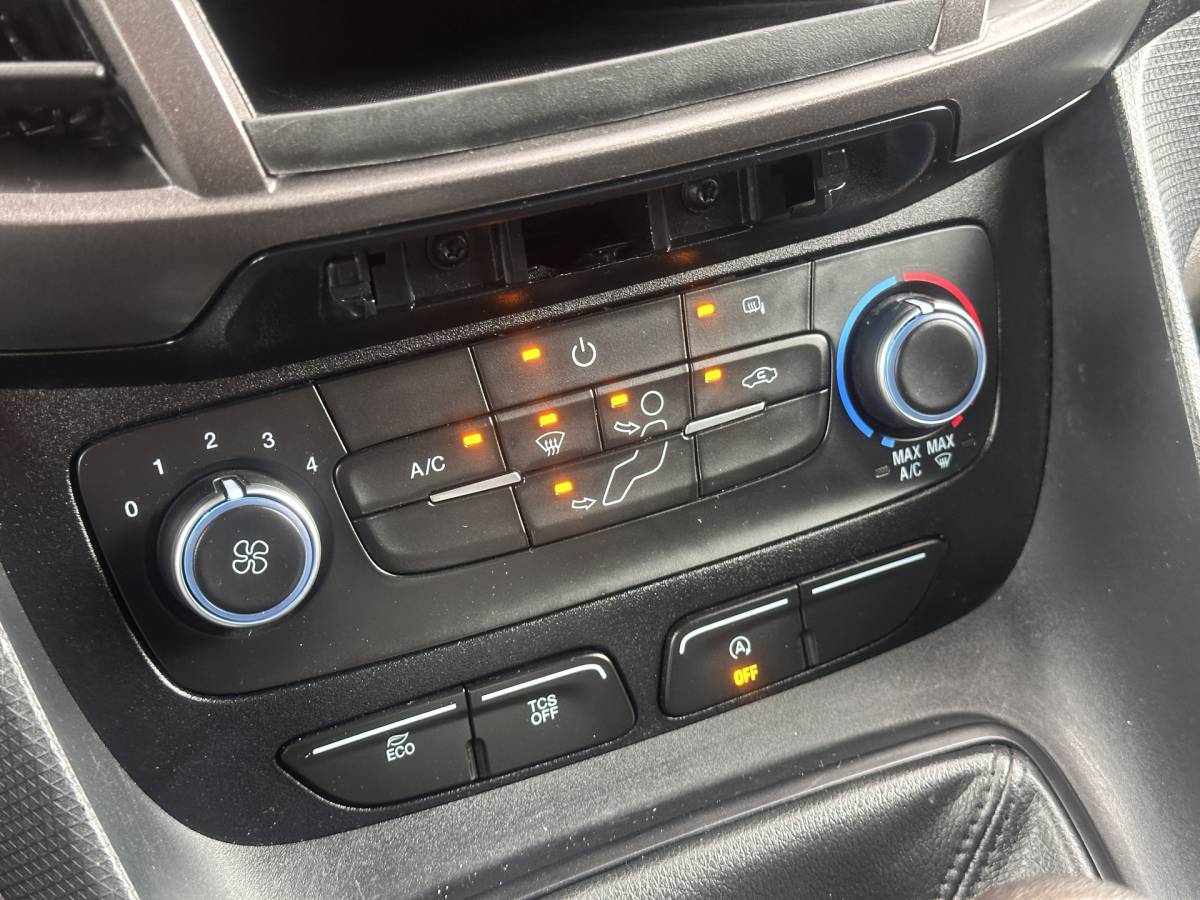 Ford Transit Connect Ford Transit Connect 1.5 EcoBlue L2 Trend | Apple Carplay | Android Auto | Parkeersensoren Achter | Airconditioning | Centrale Deurvergrendeling