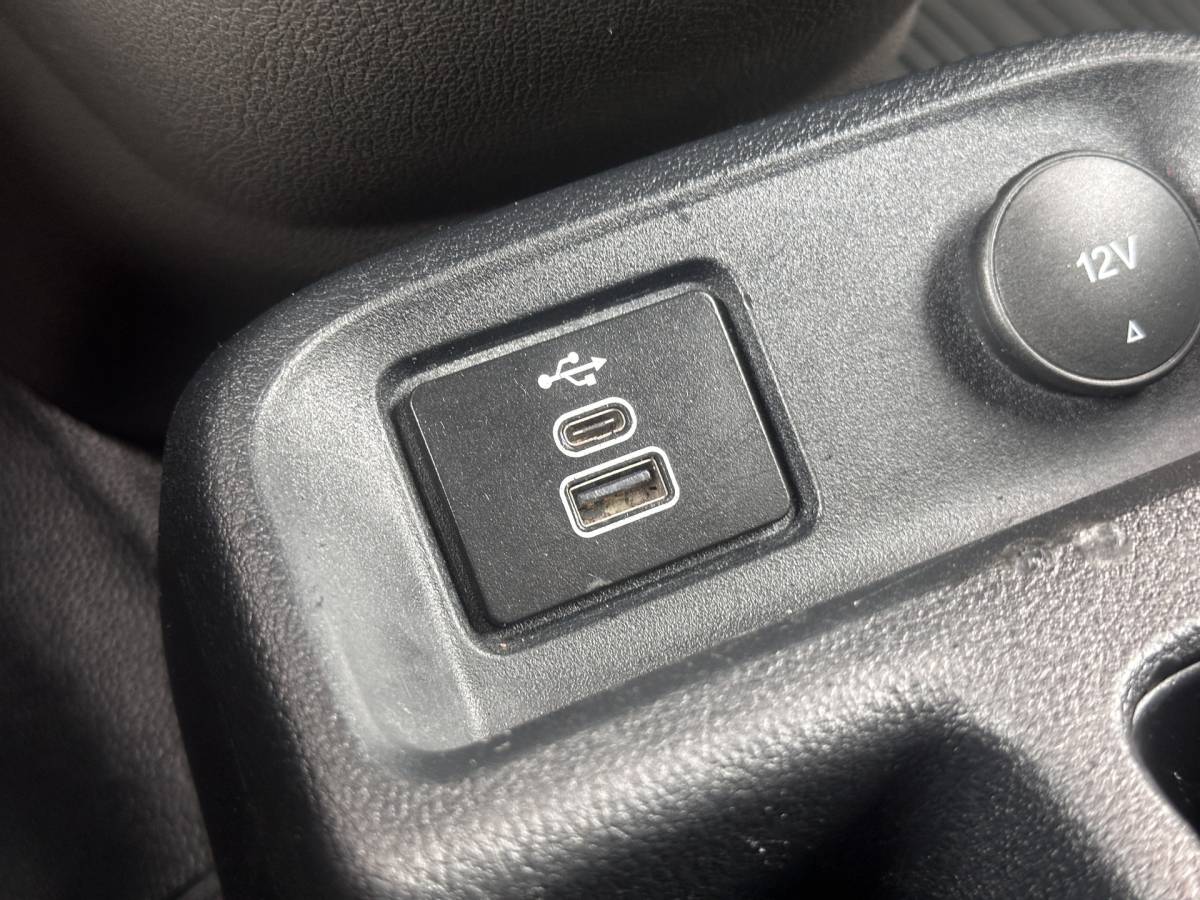 Ford Transit Connect Ford Transit Connect 1.5 EcoBlue L2 Trend | Apple Carplay | Android Auto | Parkeersensoren Achter | Airconditioning | Centrale Deurvergrendeling