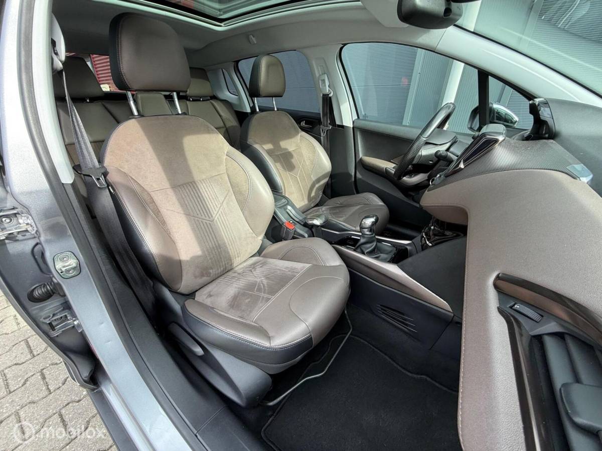 Peugeot 2008 Peugeot 2008 1.6 VTi Allure Pano.dak/Trekhaak/Clima/Cruise