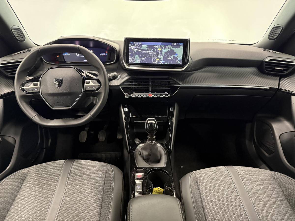 Peugeot 2008 Peugeot 2008 1.2 PureTech 100 Allure Navigatie Apple Carplay/Android Auto Parkeersensoren Cruise Control Full LED Virtual Cockpit Climate Control Lichtmetalen velgen