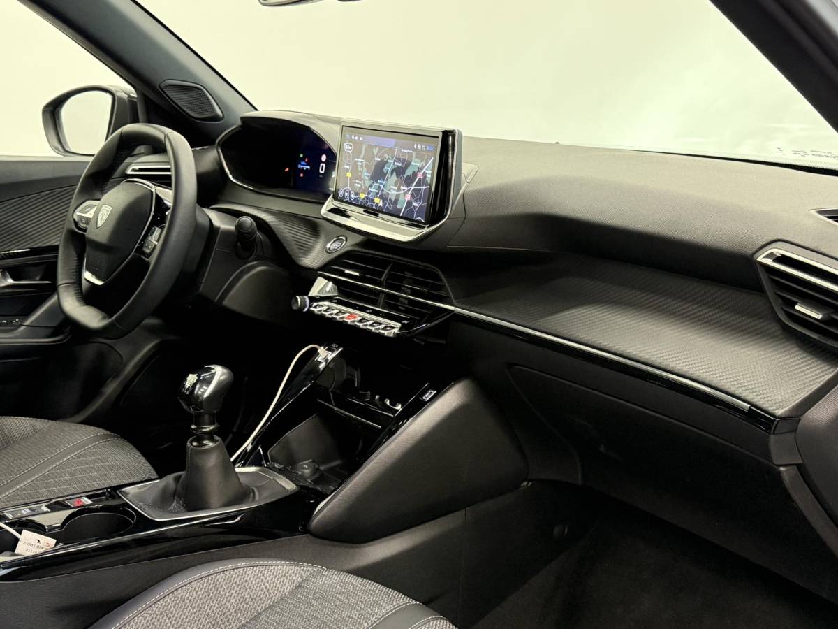 Peugeot 2008 Peugeot 2008 1.2 PureTech 100 Allure Navigatie Apple Carplay/Android Auto Parkeersensoren Cruise Control Full LED Virtual Cockpit Climate Control Lichtmetalen velgen