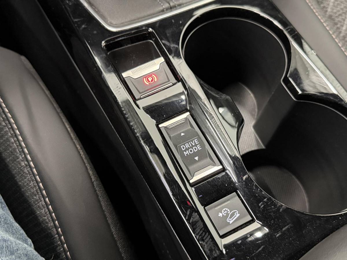 Peugeot 2008 Peugeot 2008 1.2 PureTech 100 Allure Navigatie Apple Carplay/Android Auto Parkeersensoren Cruise Control Full LED Virtual Cockpit Climate Control Lichtmetalen velgen