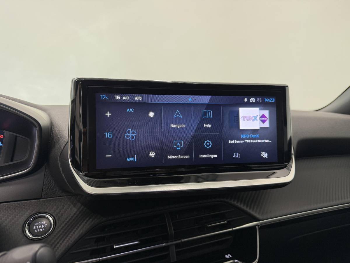 Peugeot 2008 Peugeot 2008 1.2 PureTech 100 Allure Navigatie Apple Carplay/Android Auto Parkeersensoren Cruise Control Full LED Virtual Cockpit Climate Control Lichtmetalen velgen