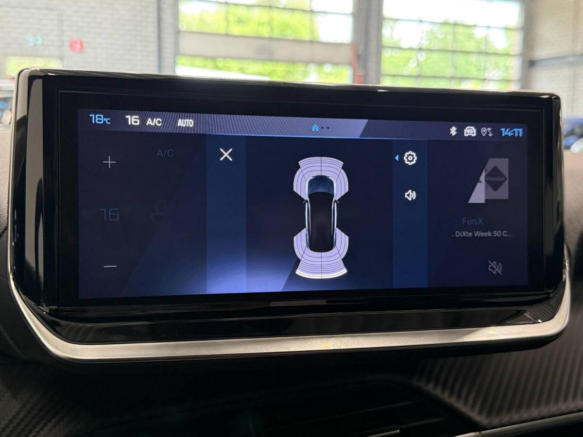 Peugeot 2008 Peugeot 2008 1.2 PureTech 100 Allure Navigatie Apple Carplay/Android Auto Parkeersensoren Cruise Control Full LED Virtual Cockpit Climate Control Lichtmetalen velgen