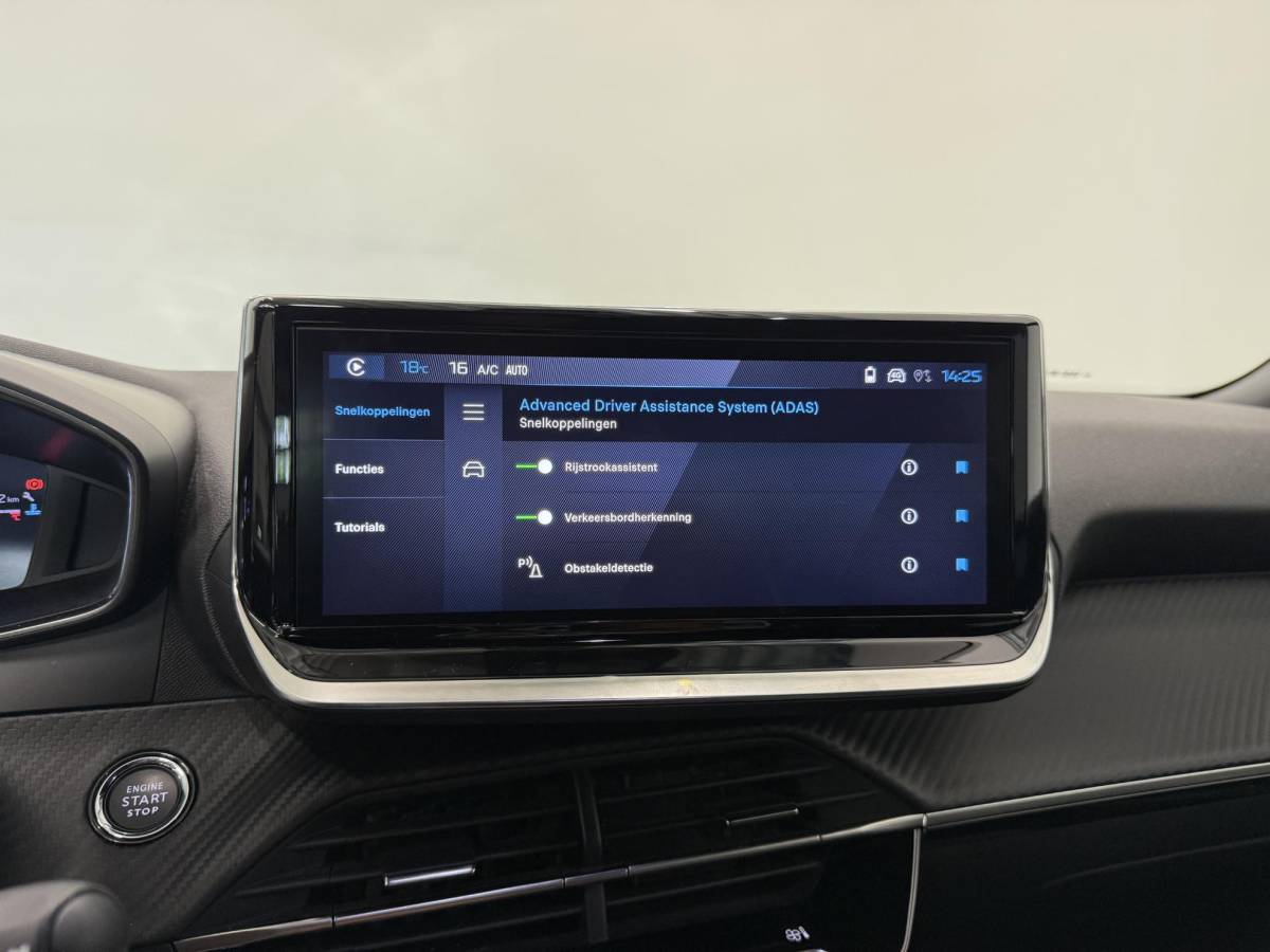 Peugeot 2008 Peugeot 2008 1.2 PureTech 100 Allure Navigatie Apple Carplay/Android Auto Parkeersensoren Cruise Control Full LED Virtual Cockpit Climate Control Lichtmetalen velgen