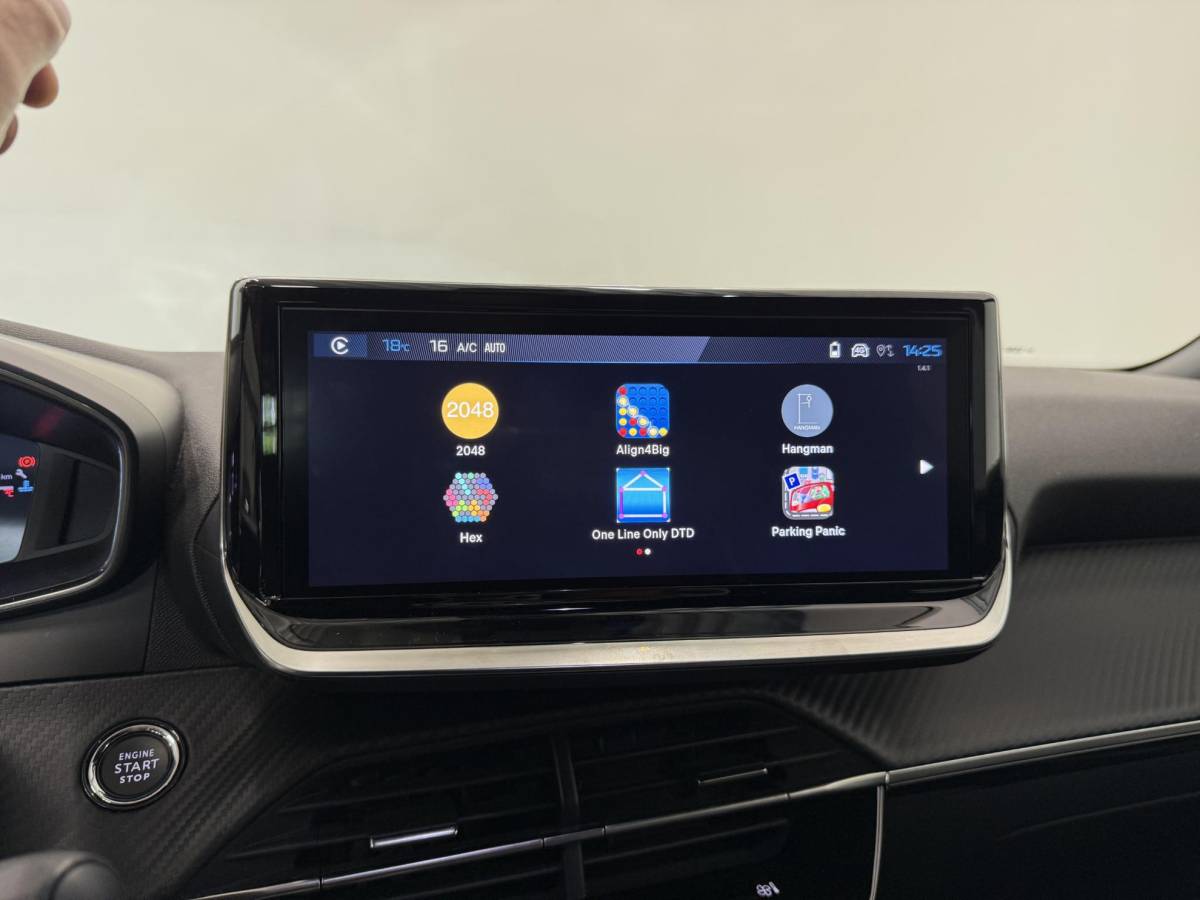 Peugeot 2008 Peugeot 2008 1.2 PureTech 100 Allure Navigatie Apple Carplay/Android Auto Parkeersensoren Cruise Control Full LED Virtual Cockpit Climate Control Lichtmetalen velgen