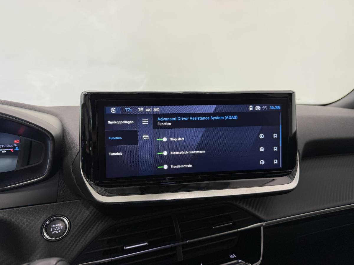 Peugeot 2008 Peugeot 2008 1.2 PureTech 100 Allure Navigatie Apple Carplay/Android Auto Parkeersensoren Cruise Control Full LED Virtual Cockpit Climate Control Lichtmetalen velgen