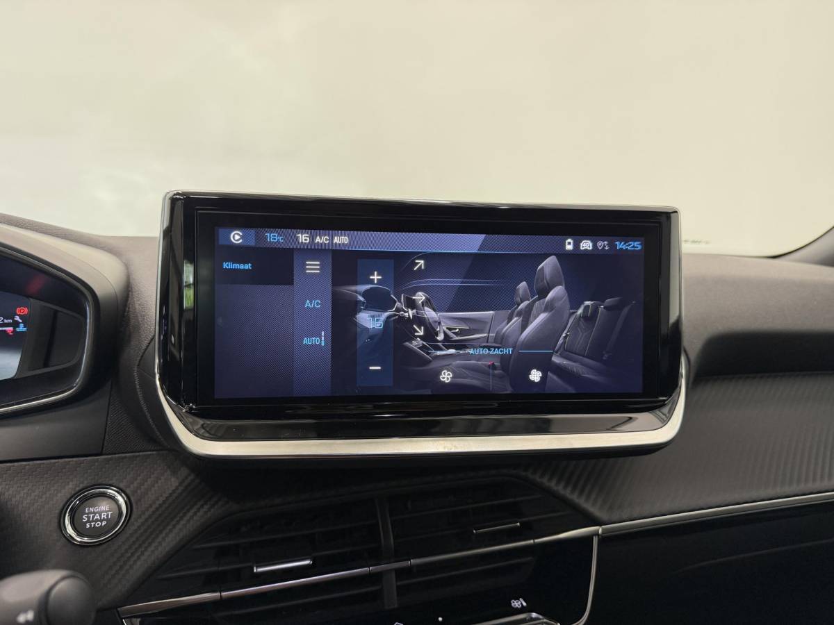 Peugeot 2008 Peugeot 2008 1.2 PureTech 100 Allure Navigatie Apple Carplay/Android Auto Parkeersensoren Cruise Control Full LED Virtual Cockpit Climate Control Lichtmetalen velgen