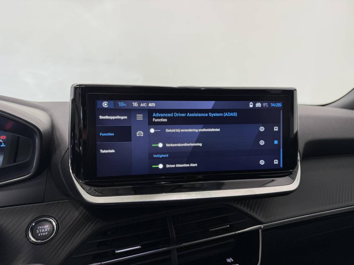 Peugeot 2008 Peugeot 2008 1.2 PureTech 100 Allure Navigatie Apple Carplay/Android Auto Parkeersensoren Cruise Control Full LED Virtual Cockpit Climate Control Lichtmetalen velgen