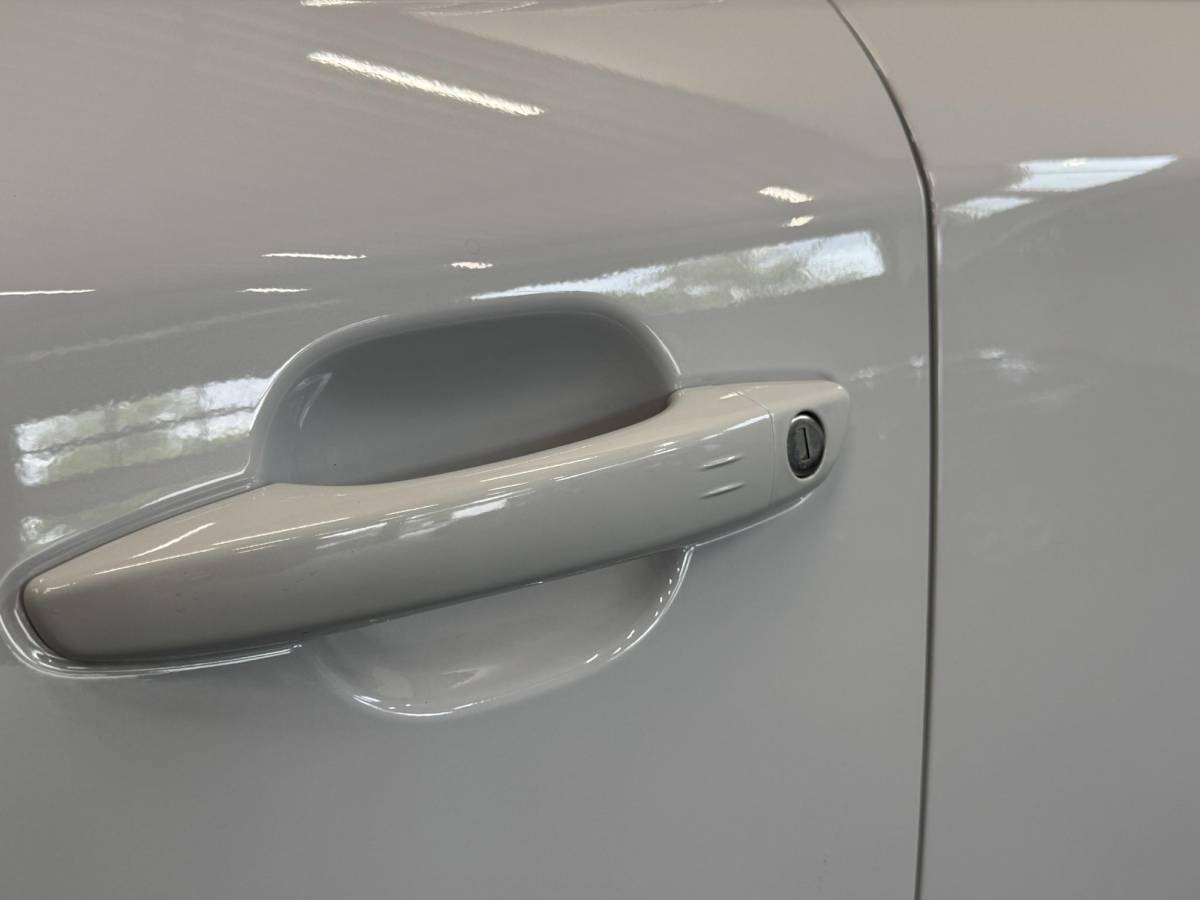 Peugeot 2008 Peugeot 2008 1.2 PureTech 100 Allure Navigatie Apple Carplay/Android Auto Parkeersensoren Cruise Control Full LED Virtual Cockpit Climate Control Lichtmetalen velgen
