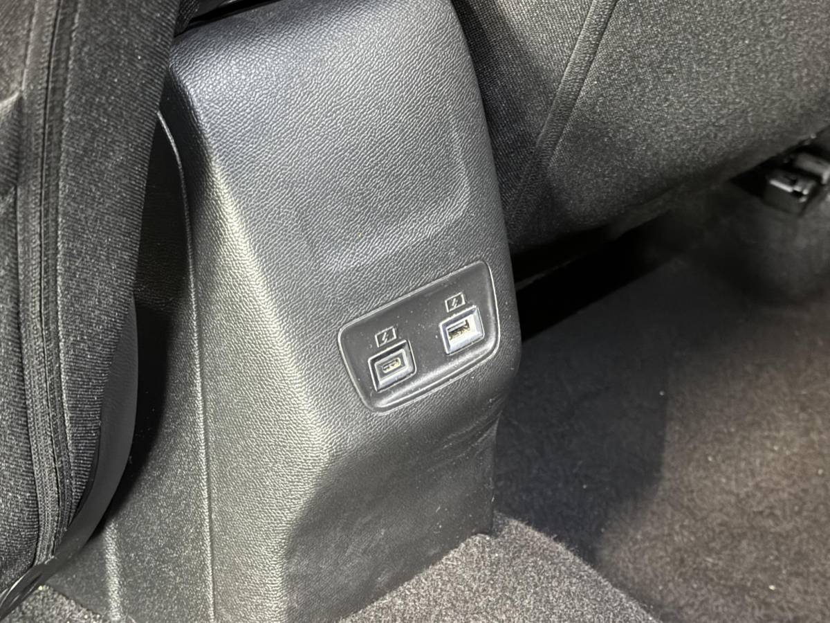 Peugeot 2008 Peugeot 2008 1.2 PureTech 100 Allure Navigatie Apple Carplay/Android Auto Parkeersensoren Cruise Control Full LED Virtual Cockpit Climate Control Lichtmetalen velgen