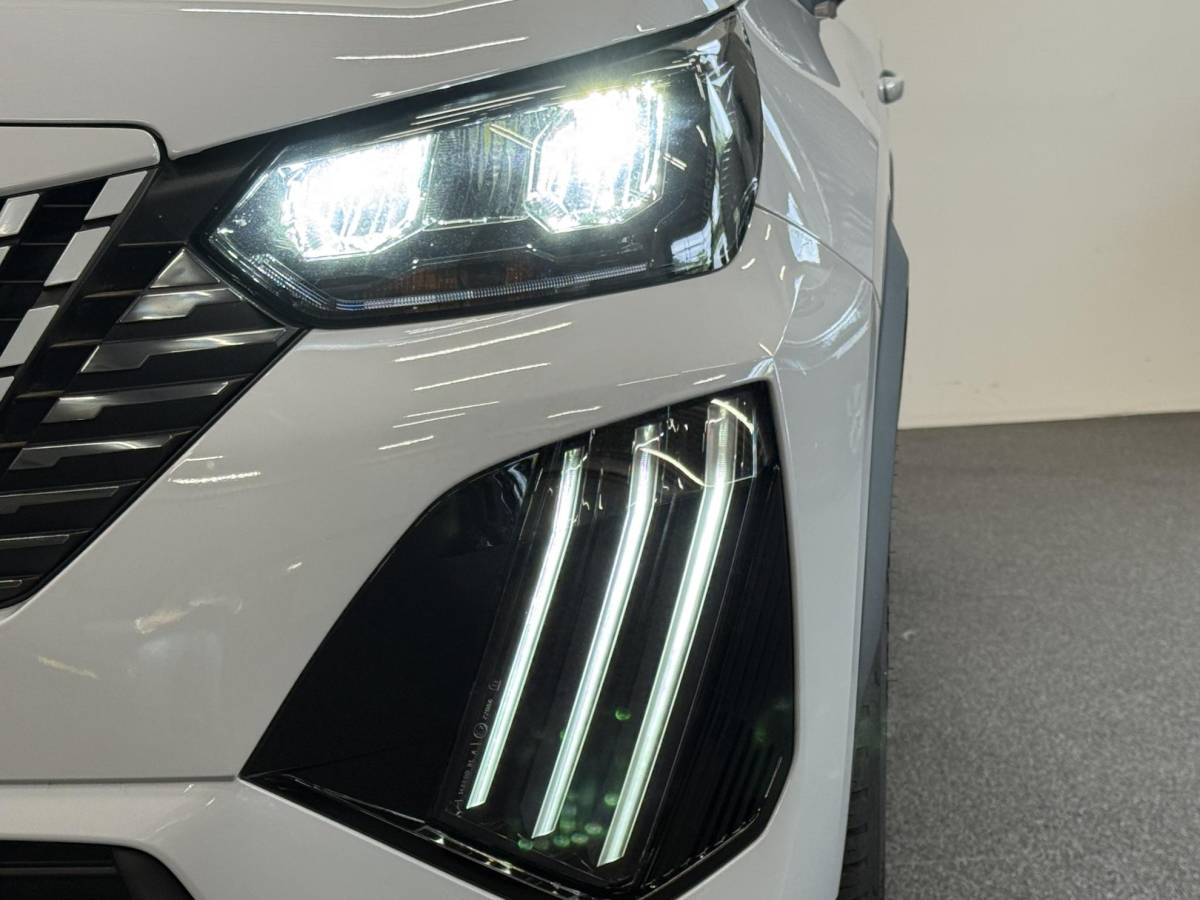 Peugeot 2008 Peugeot 2008 1.2 PureTech 100 Allure Navigatie Apple Carplay/Android Auto Parkeersensoren Cruise Control Full LED Virtual Cockpit Climate Control Lichtmetalen velgen