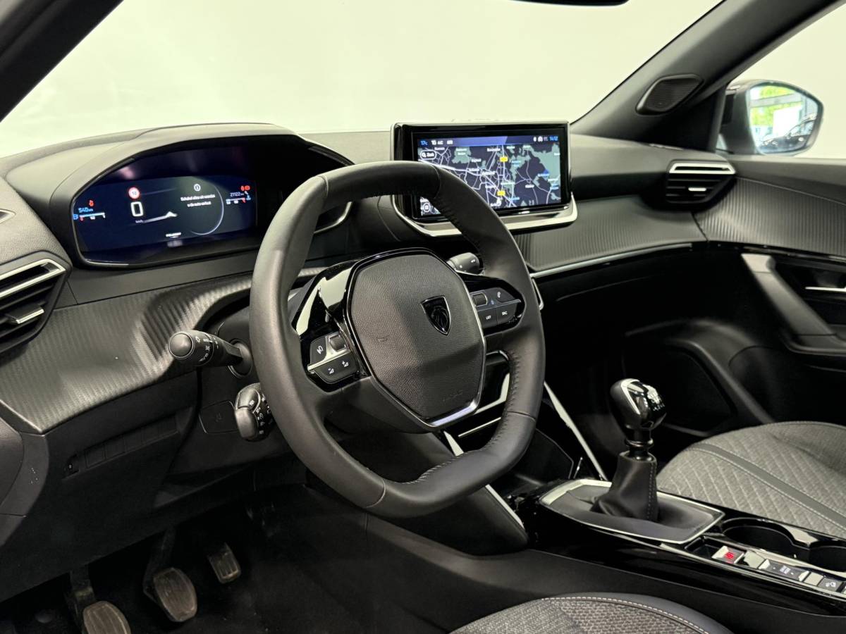 Peugeot 2008 Peugeot 2008 1.2 PureTech 100 Allure Navigatie Apple Carplay/Android Auto Parkeersensoren Cruise Control Full LED Virtual Cockpit Climate Control Lichtmetalen velgen
