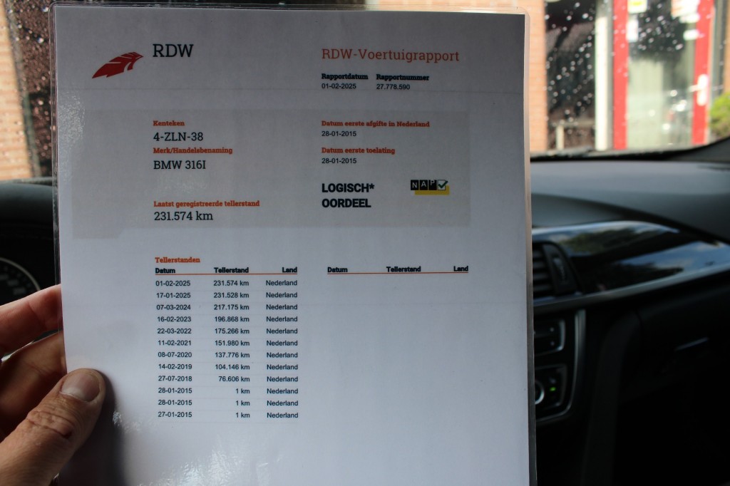 BMW 3 Serie Bmw 3-serie 316I 136pk Executive automaat ECC/cruise/navi/PDC