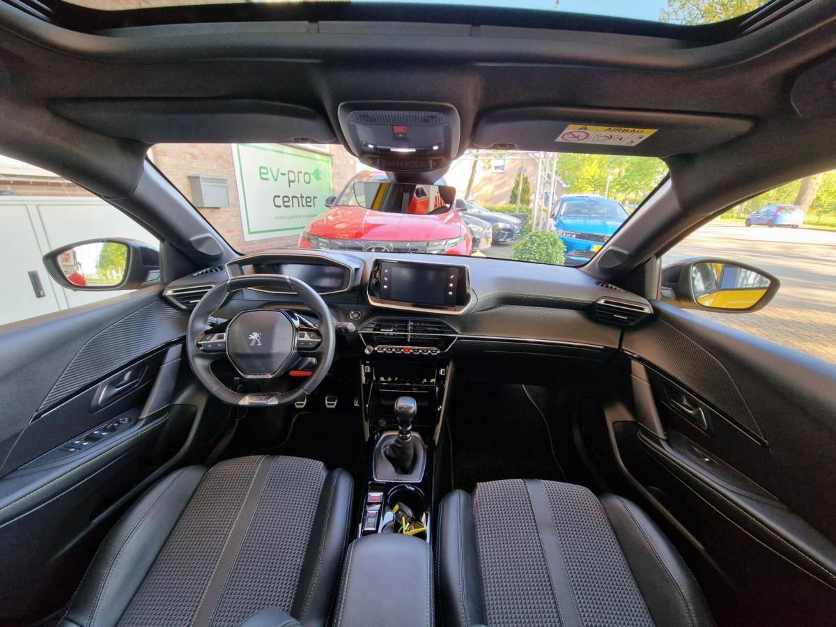 Peugeot 208 Peugeot 208 1.2 PureTech GT|Pano|LED|Cruise|Clima|360’Camera|17-inch|
