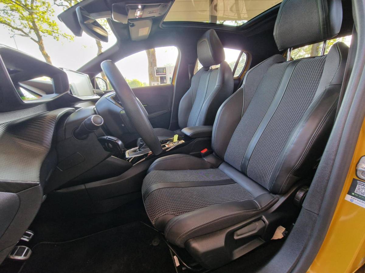 Peugeot 208 Peugeot 208 1.2 PureTech GT|Pano|LED|Cruise|Clima|360’Camera|17-inch|