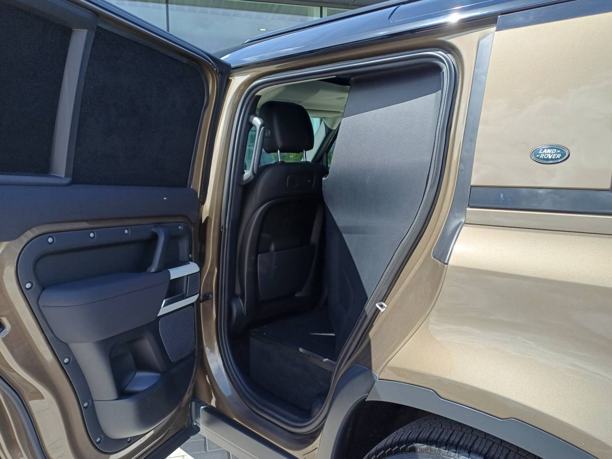 Land Rover Defender Land Rover Defender P400 6-cil. AWD 110 – First Edition | Nieuw door ons geleverd| Elektr. trekhaak tot 3.500kg | Panorama |