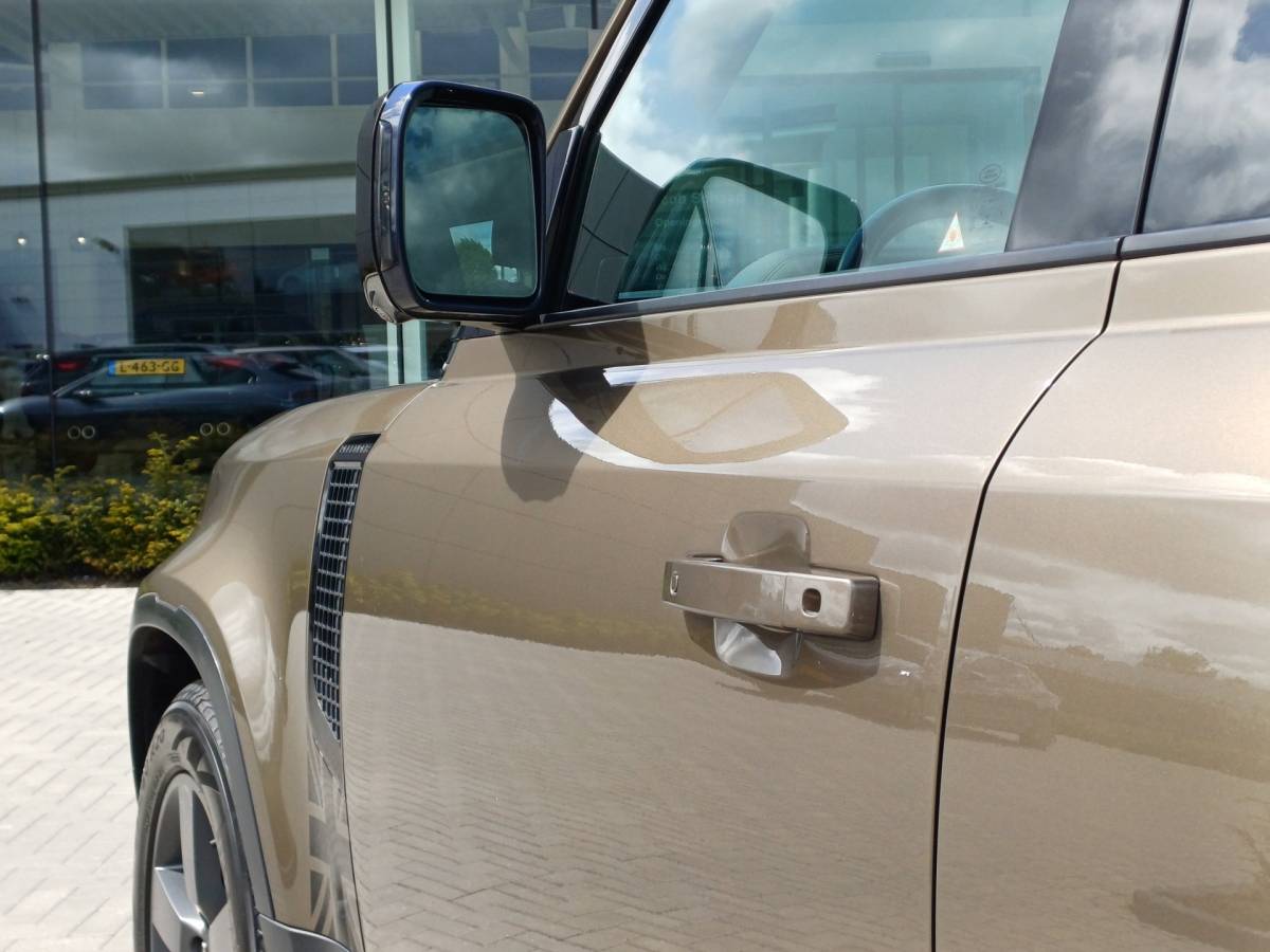 Land Rover Defender Land Rover Defender P400 6-cil. AWD 110 – First Edition | Nieuw door ons geleverd| Elektr. trekhaak tot 3.500kg | Panorama |