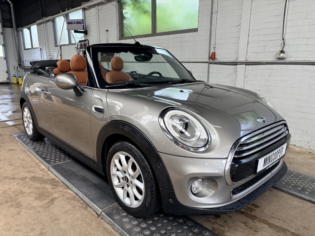 MINI Cooper Cabrio Mini Cabrio Cooper Chili Leder Cruise Clima Navi Pdc
