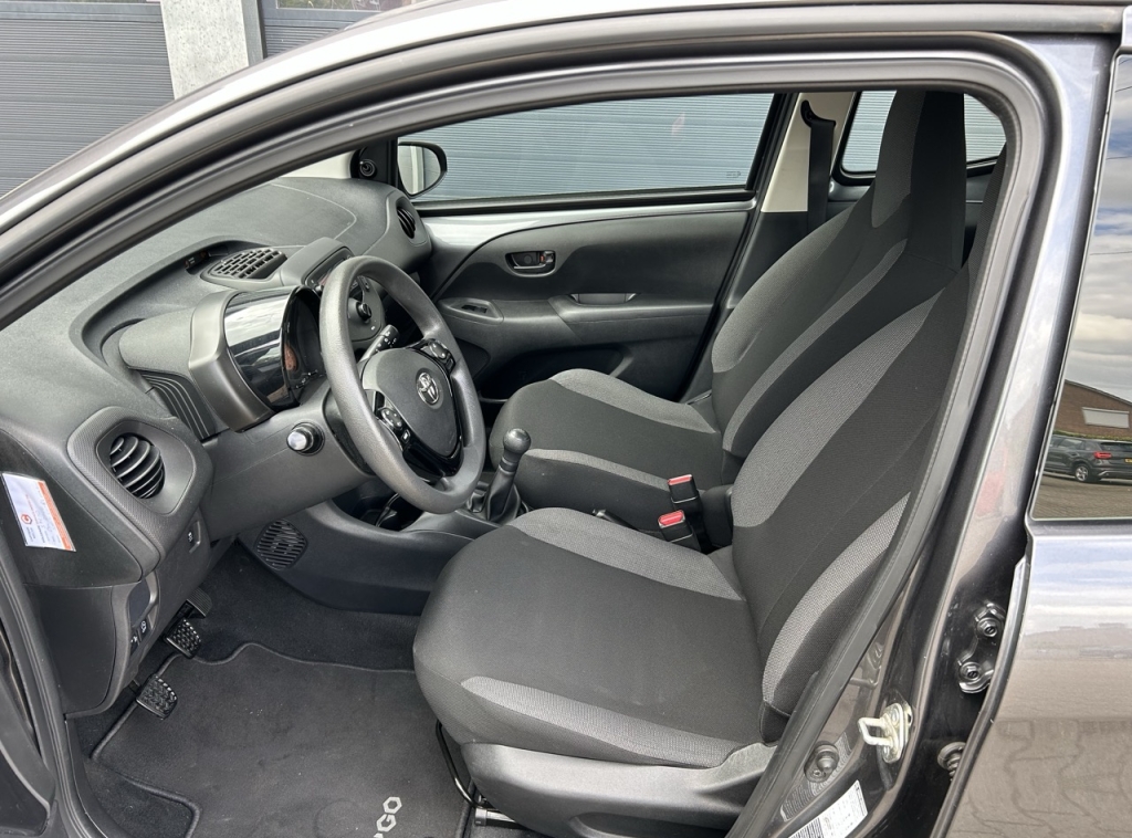 Toyota Aygo Toyota Aygo 1.0 VVT-i 72pk 5-drs x-fun