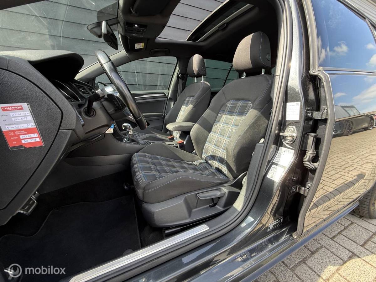Volkswagen Golf Volkswagen Golf 1.4 TSI GTE Pano.dak/LED/Carplay/Trekhaak