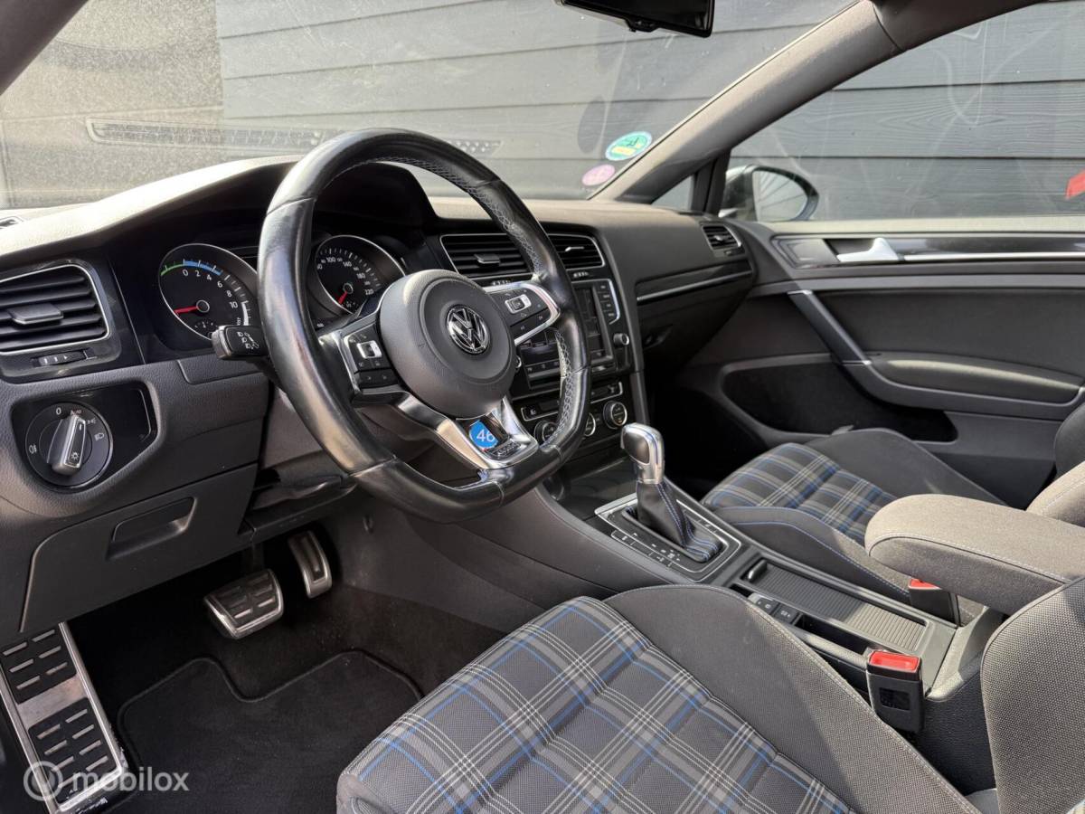Volkswagen Golf Volkswagen Golf 1.4 TSI GTE Pano.dak/LED/Carplay/Trekhaak