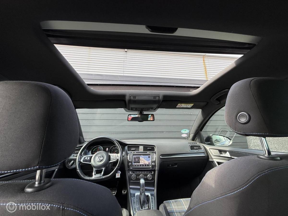 Volkswagen Golf Volkswagen Golf 1.4 TSI GTE Pano.dak/LED/Carplay/Trekhaak