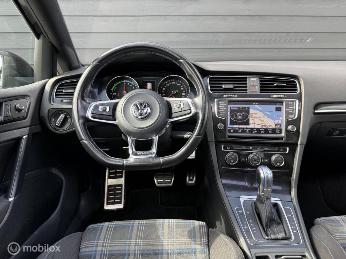 Volkswagen Golf Volkswagen Golf 1.4 TSI GTE Pano.dak/LED/Carplay/Trekhaak