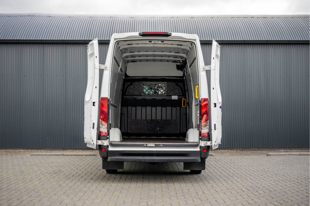 Iveco Daily Iveco Daily **35S16 | 160 PK |  L2H2 | Automaat | 3-Zits | Climate | Airco**