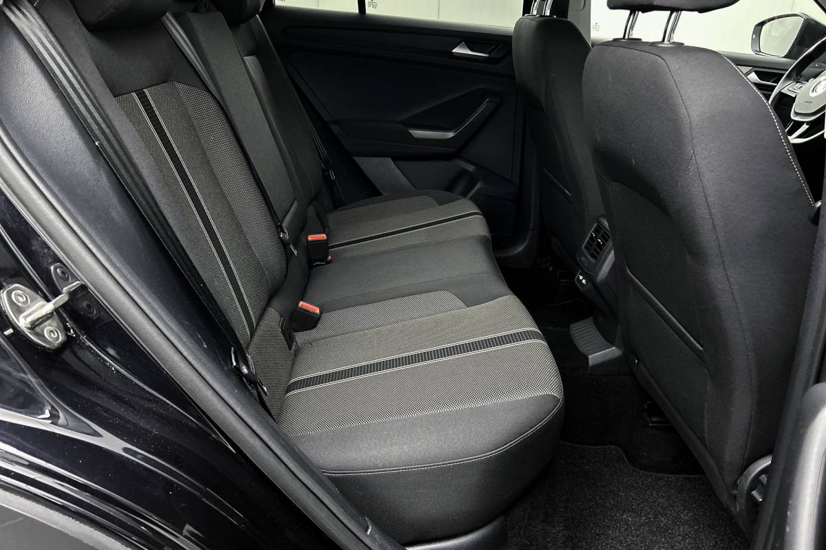 Volkswagen T-Roc Volkswagen T-Roc 1.0 TSI Style Business | Camera | Adaptive Cruise | Privacy Glass | Lichtmetalen velgen