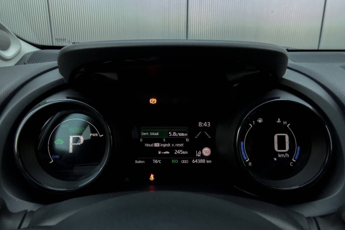 Toyota Yaris Toyota Yaris 1.5 Hybrid 115 First Edition | JBL | Head Up | ACC | Leder |