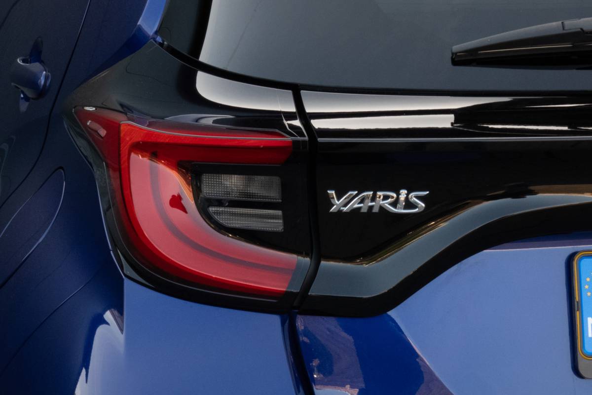 Toyota Yaris Toyota Yaris 1.5 Hybrid 115 First Edition | JBL | Head Up | ACC | Leder |
