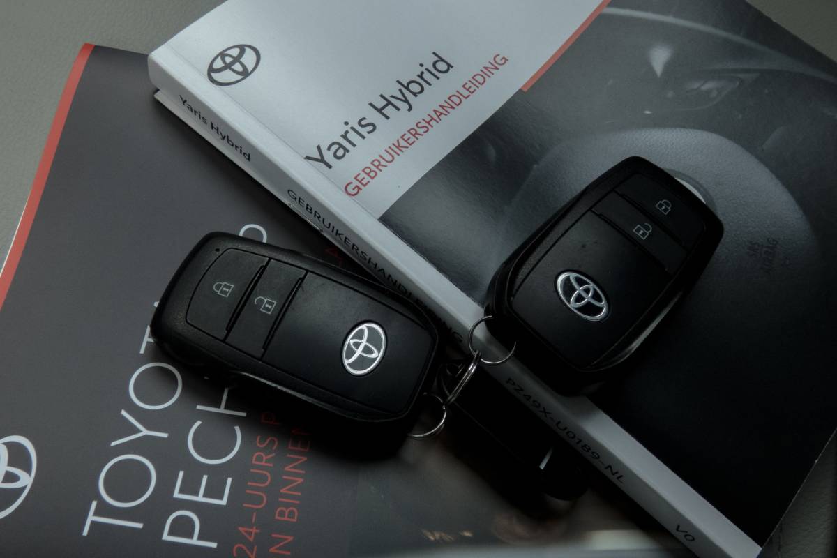 Toyota Yaris Toyota Yaris 1.5 Hybrid 115 First Edition | JBL | Head Up | ACC | Leder |