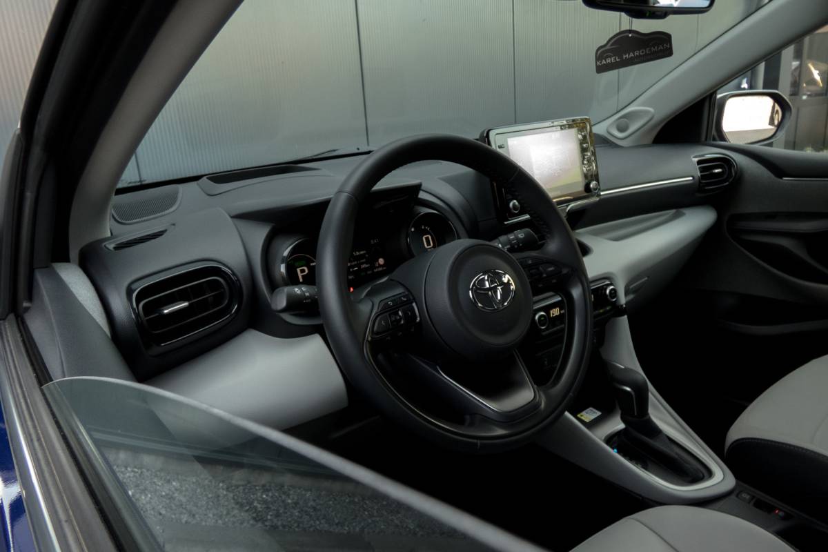 Toyota Yaris Toyota Yaris 1.5 Hybrid 115 First Edition | JBL | Head Up | ACC | Leder |