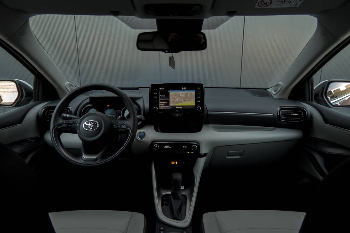 Toyota Yaris Toyota Yaris 1.5 Hybrid 115 First Edition | JBL | Head Up | ACC | Leder |