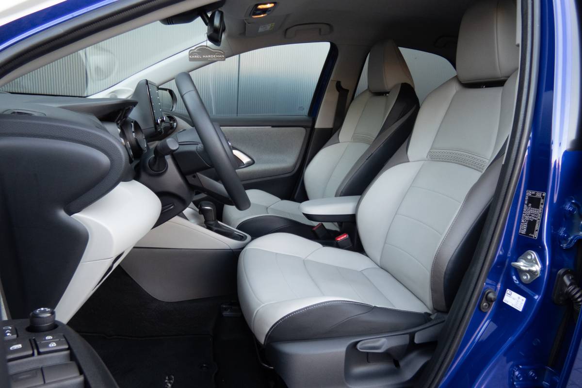 Toyota Yaris Toyota Yaris 1.5 Hybrid 115 First Edition | JBL | Head Up | ACC | Leder |