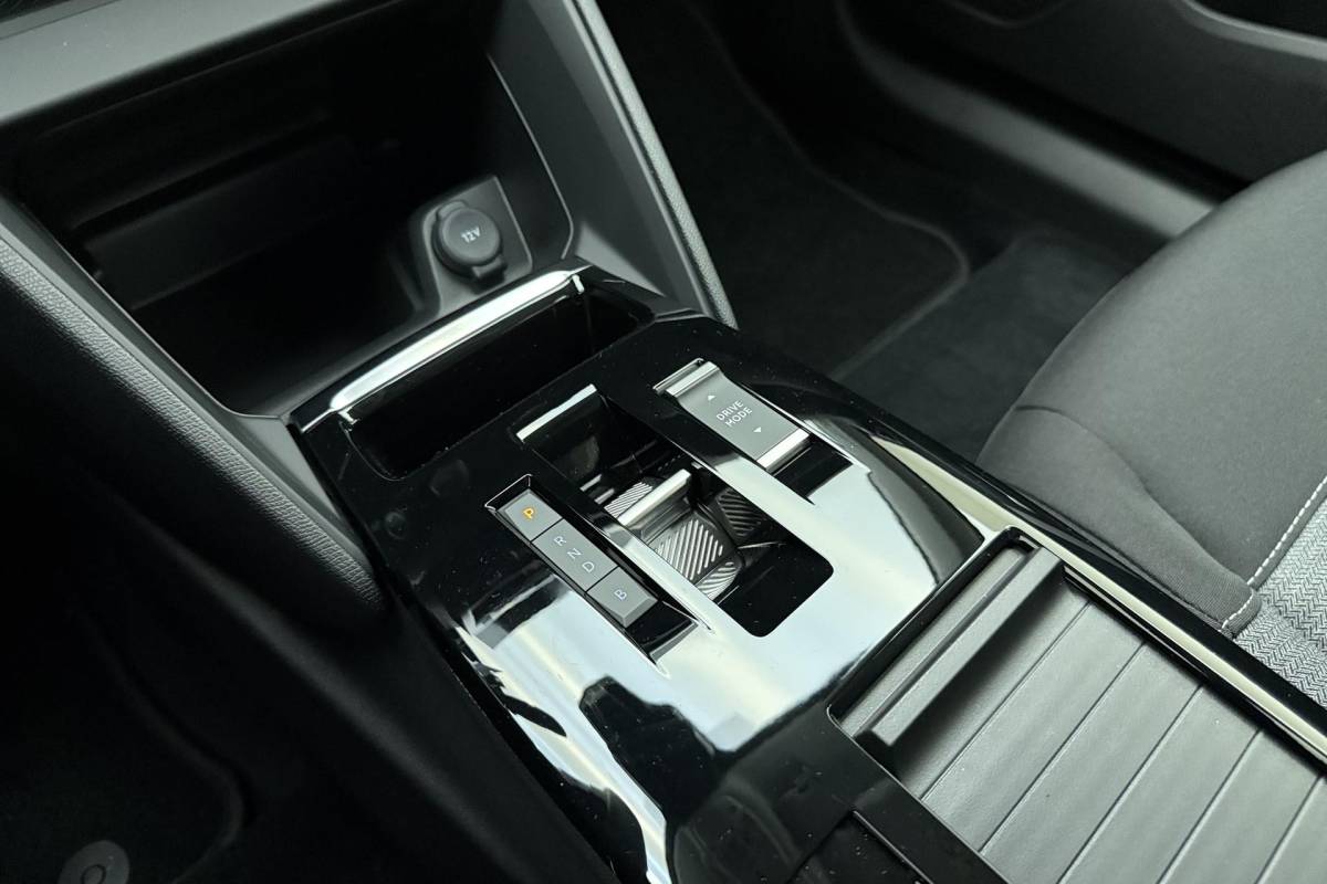 Citroën ë-C4 Citroen Ë-C4 You 136pk Standard range 50 kWh | Climate Control | Cruise Control | Apple Carplay/Android Auto | Metallic lak