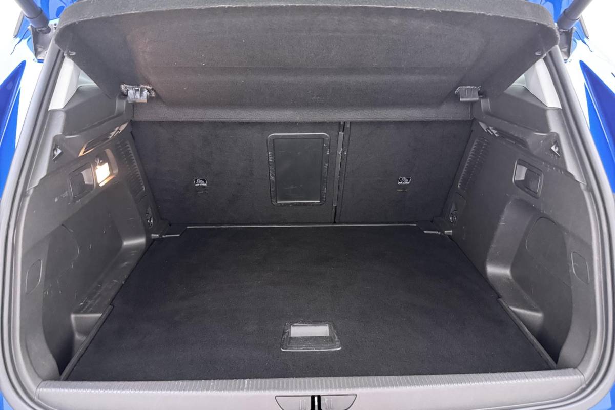 Opel Grandland X Opel Grandland X 1.2 Turbo Business Executive | Electrische achterklep | Navigatie | Camera | Half lederen bekleding | DAB radio | Apple Carplay | Extra getint glas