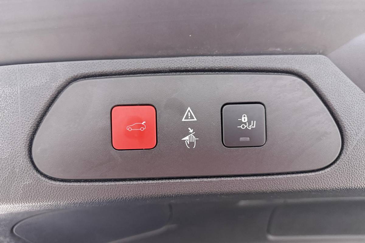 Opel Grandland X Opel Grandland X 1.2 Turbo Business Executive | Electrische achterklep | Navigatie | Camera | Half lederen bekleding | DAB radio | Apple Carplay | Extra getint glas