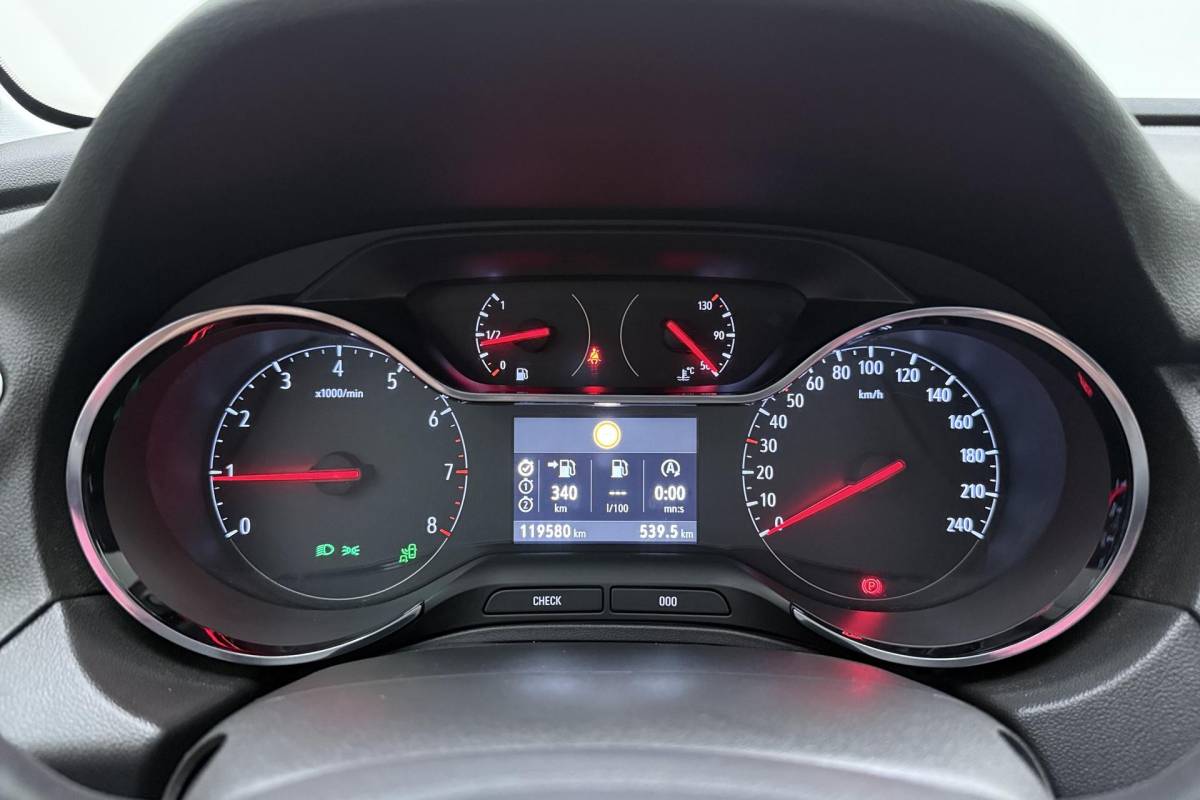 Opel Grandland X Opel Grandland X 1.2 Turbo Business Executive | Electrische achterklep | Navigatie | Camera | Half lederen bekleding | DAB radio | Apple Carplay | Extra getint glas