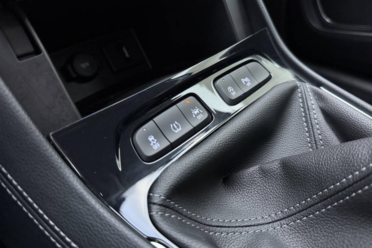 Opel Grandland X Opel Grandland X 1.2 Turbo Business Executive | Electrische achterklep | Navigatie | Camera | Half lederen bekleding | DAB radio | Apple Carplay | Extra getint glas