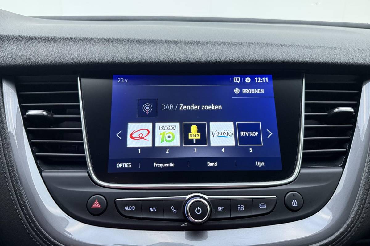 Opel Grandland X Opel Grandland X 1.2 Turbo Business Executive | Electrische achterklep | Navigatie | Camera | Half lederen bekleding | DAB radio | Apple Carplay | Extra getint glas