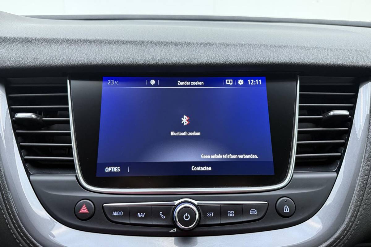 Opel Grandland X Opel Grandland X 1.2 Turbo Business Executive | Electrische achterklep | Navigatie | Camera | Half lederen bekleding | DAB radio | Apple Carplay | Extra getint glas