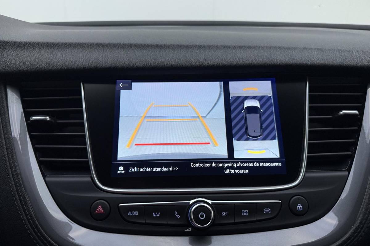 Opel Grandland X Opel Grandland X 1.2 Turbo Business Executive | Electrische achterklep | Navigatie | Camera | Half lederen bekleding | DAB radio | Apple Carplay | Extra getint glas