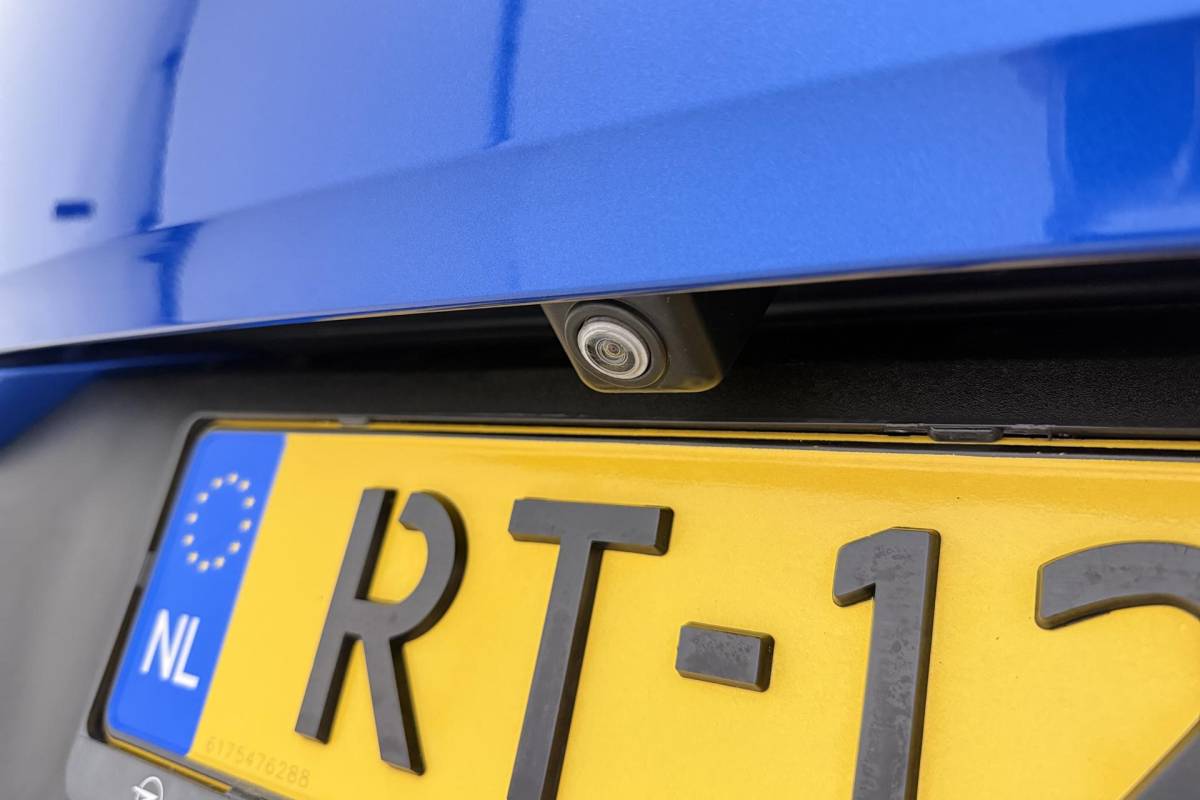 Opel Grandland X Opel Grandland X 1.2 Turbo Business Executive | Electrische achterklep | Navigatie | Camera | Half lederen bekleding | DAB radio | Apple Carplay | Extra getint glas